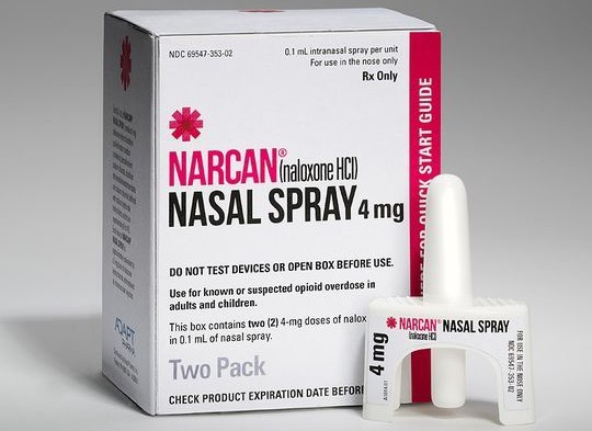 FDA批准第一种针对阿片类药物过量的通用鼻喷剂